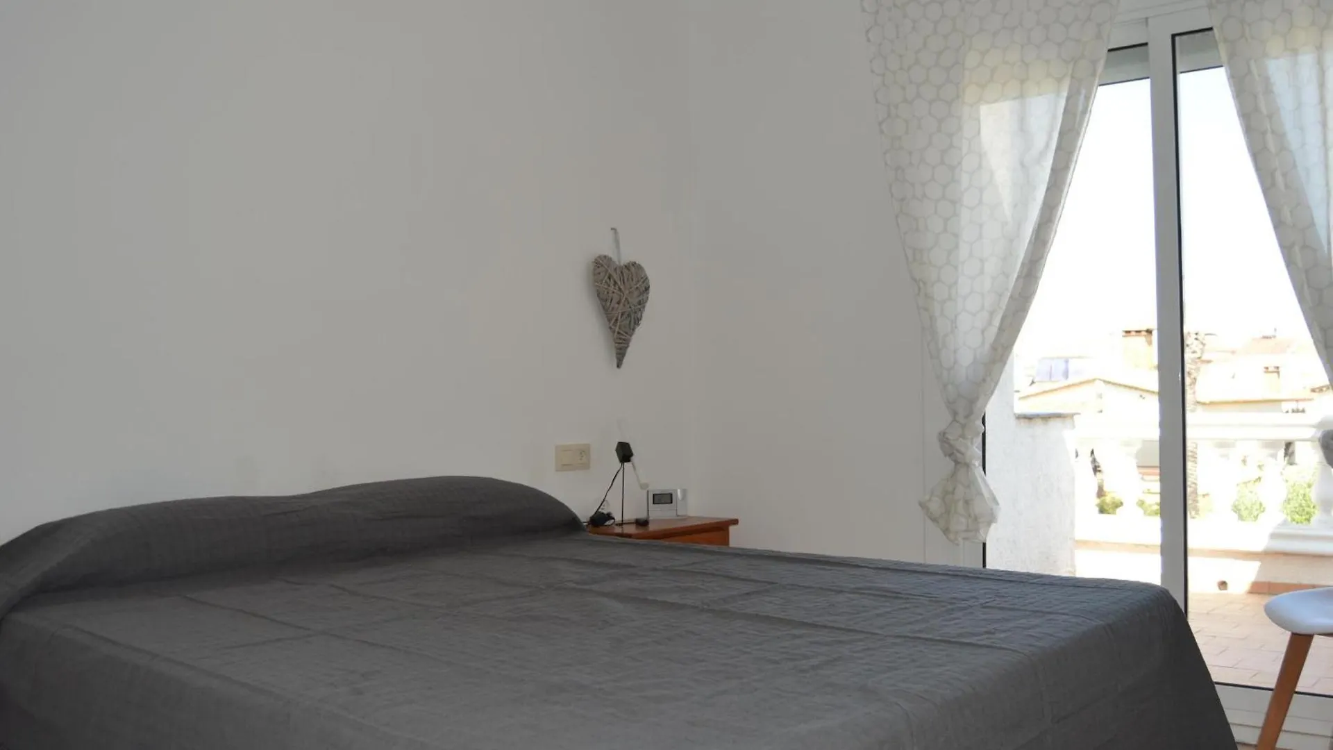 Casa Con Piscina, Amarre Y Aire Acondicionado Para 8 Personas En Zona Tranquila De Empuriabrava - Hisp-288-36 Spain