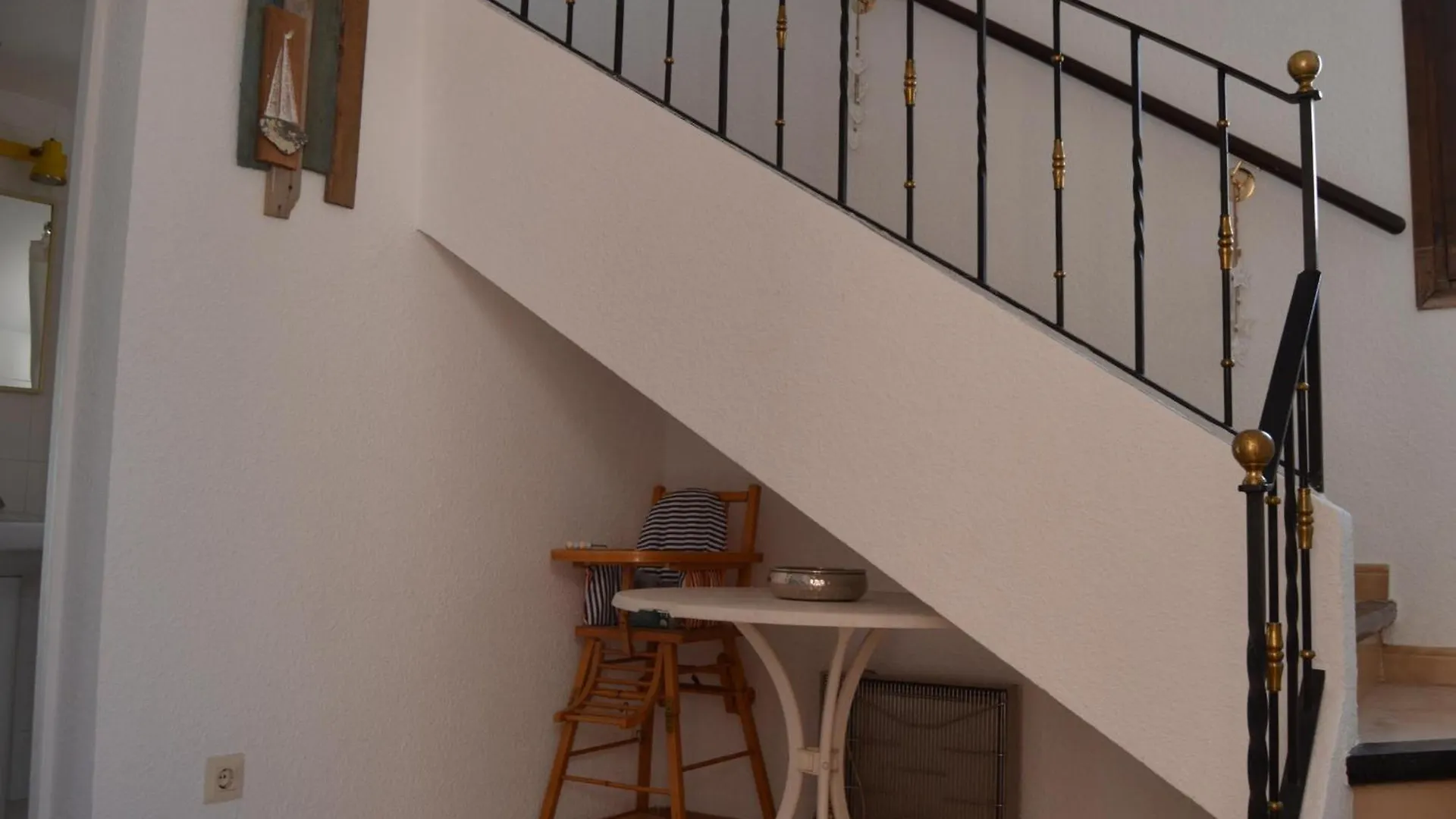 Casa Con Piscina, Amarre Y Aire Acondicionado Para 8 Personas En Zona Tranquila De Empuriabrava - Hisp-288-36 0*,