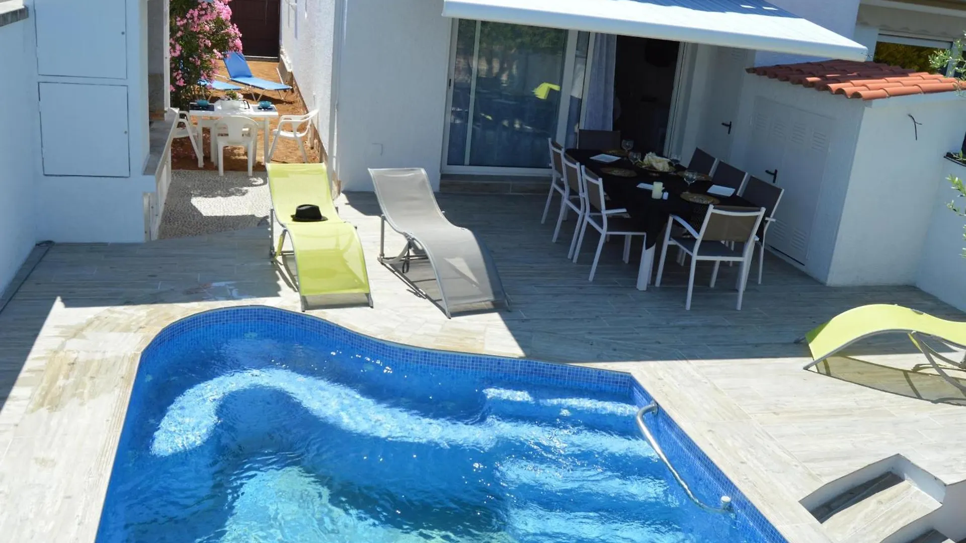 Casa Con Piscina, Amarre Y Aire Acondicionado Para 8 Personas En Zona Tranquila De Empuriabrava - Hisp-288-36 0*,