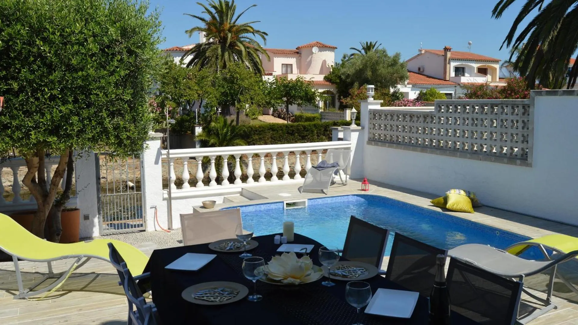 Casa Con Piscina, Amarre Y Aire Acondicionado Para 8 Personas En Zona Tranquila De Empuriabrava - Hisp-288-36 Holiday home