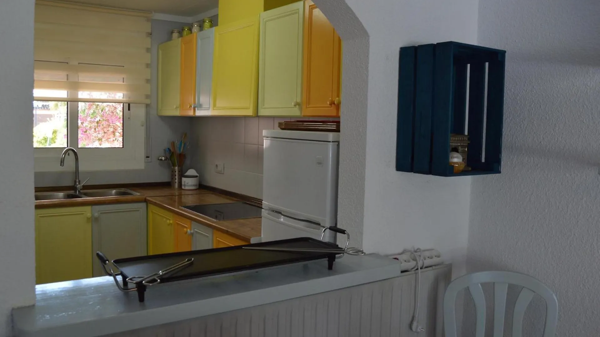 Casa Con Piscina, Amarre Y Aire Acondicionado Para 8 Personas En Zona Tranquila De Empuriabrava - Hisp-288-36 0*,  Hiszpania
