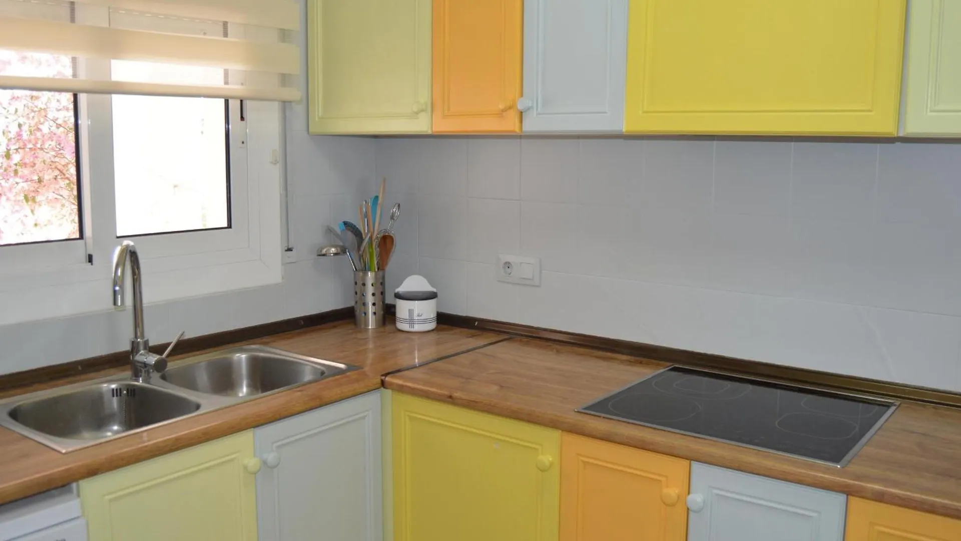 Casa Con Piscina, Amarre Y Aire Acondicionado Para 8 Personas En Zona Tranquila De Empuriabrava - Hisp-288-36 0*,  Hiszpania