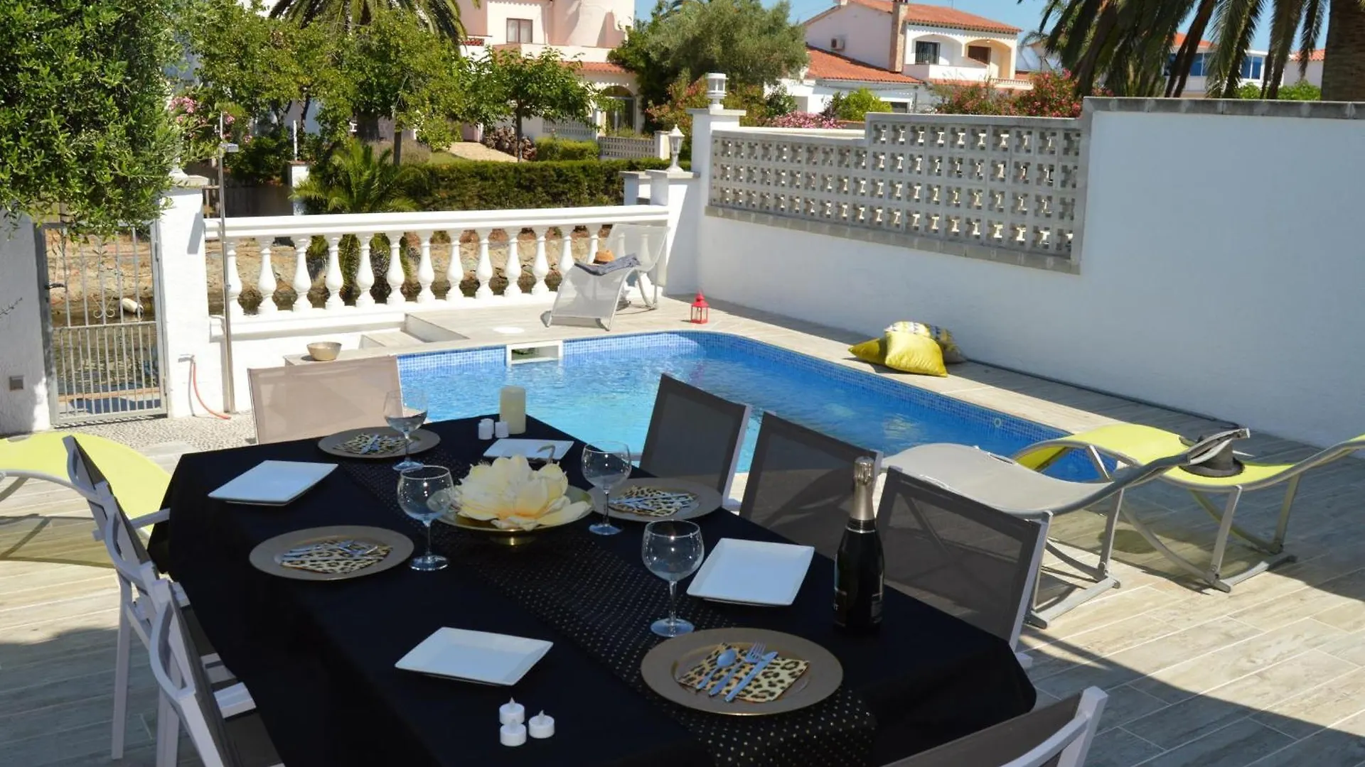 Casa Con Piscina, Amarre Y Aire Acondicionado Para 8 Personas En Zona Tranquila De Empuriabrava - Hisp-288-36